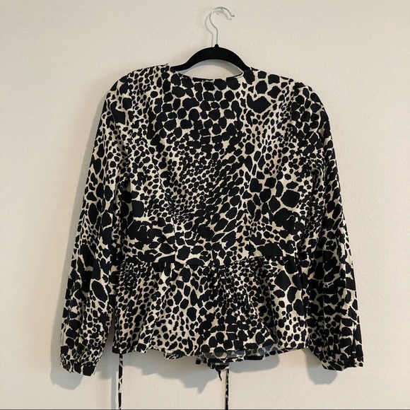 Who What Wear Black Spotted Side-tie Top - Picture 5 of 5